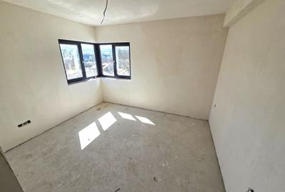 Casă cu 4 camere cu Canalizare în Dâmbul Rotund - 11