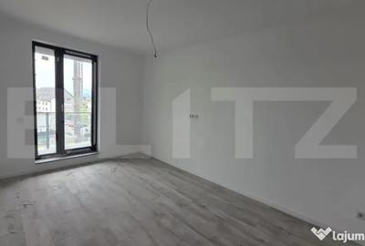 Apartament cu 3 camere semidecomandat în Nord
