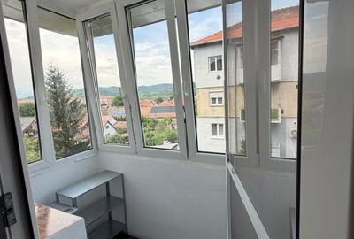 Apartament cu 3 camere semidecomandat în Vitrometan - 3