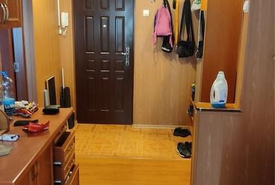 Apartament cu 2 camere decomandat în Petros