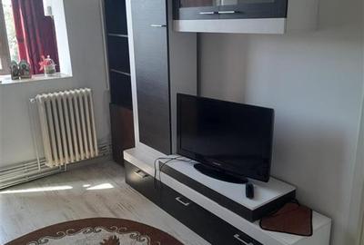 Apartament cu 2 camere nedecomandat în Podu Roș