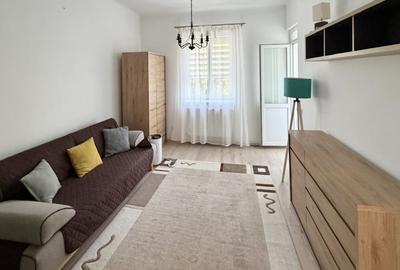 Apartament cu 2 camere decomandat, mobilat în Central