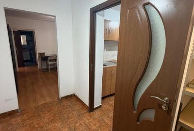 Apartament cu 3 camere semidecomandat în Drumul Taberei