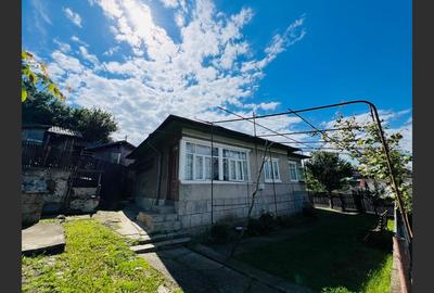 Casă cu 4 camere cu Canalizare în Cocorăștii Mislii - 1