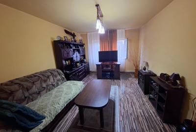 Apartament cu 3 camere decomandat în Dacia