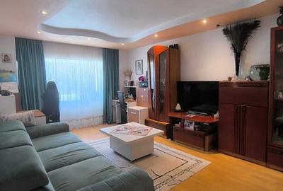 Apartament cu 3 camere decomandat în Obcini