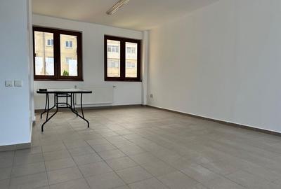 Spațiu comercial, de 83 mp, în Central - 7