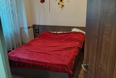 Apartament cu 3 camere semidecomandat în Berceni