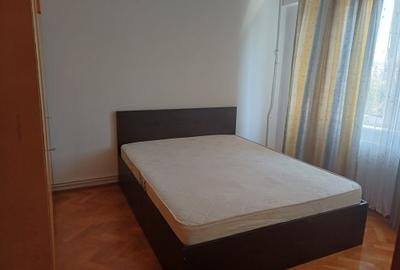 Apartament cu 3 camere decomandat în Andrei Mureșanu