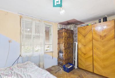 Casă cu 5 camere cu Teren 2485 Mp în Central