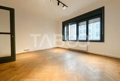 Apartament cu 4 camere semidecomandat în Central