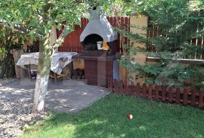 Casă cu 3 camere cu Canalizare în Dumbrăvița