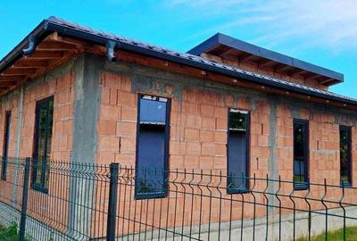 Casă cu 4 camere în Racovița