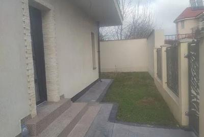 Casă cu 4 camere cu Canalizare în Central - 3