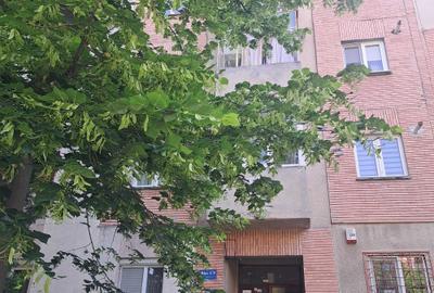Apartament cu 3 camere decomandat în George Enescu