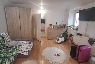 Apartament cu 2 camere nedecomandat în Centrul Istoric