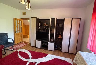Casă cu 6 camere cu Teren 600 Mp în Tomești