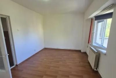 Garsonieră decomandată în Cug