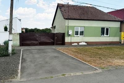 Casă cu 4 camere în Aradul Nou