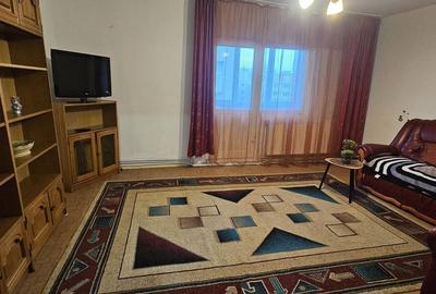 Apartament cu 3 camere decomandat în Calea București