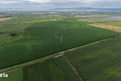 Teren de 500 mp, în Tractorul