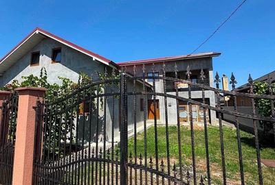 Casă cu Teren 1130 Mp în Central