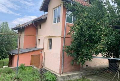 Casă cu 5 camere cu Teren 700 Mp în Goranu - 2