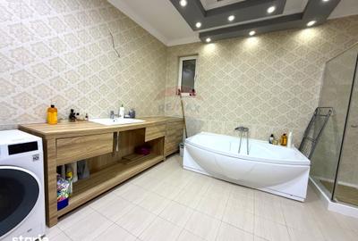 Casă cu 4 camere cu Teren 557 Mp în Central