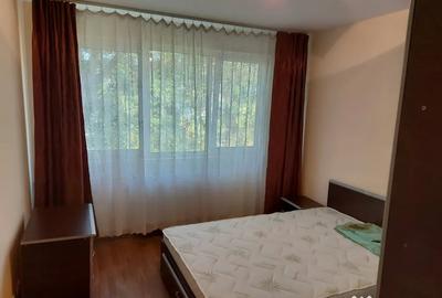Apartament cu 3 camere semidecomandat în Crângași