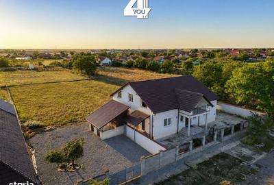 Casă cu 4 camere în Șiria