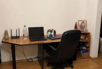 Apartament cu 3 camere semidecomandat în Giurgiului
