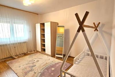 Apartament cu 3 camere semidecomandat în Drumul Taberei