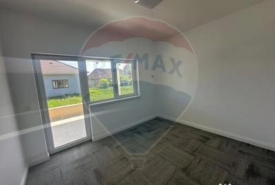 Casă cu 4 camere cu Teren 715 Mp în Lăpuș