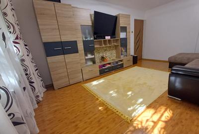 Apartament cu 2 camere decomandat, mobilat în E3