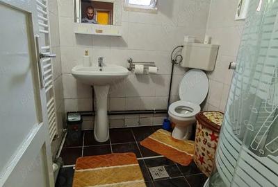 Casă cu 2 camere cu Teren 1500 Mp în Central