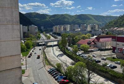 Apartament cu 3 camere semidecomandat în Exterior Vest