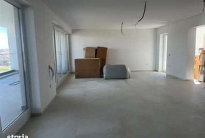 Apartament cu 4 camere decomandat în Dumbrăvița