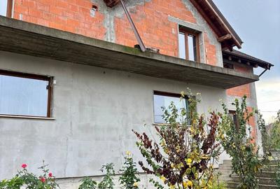 Casă cu Teren 700 Mp în Central