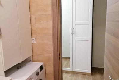 Garsonieră decomandată în Titan