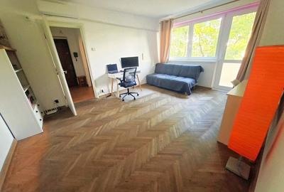 Apartament cu 3 camere semidecomandat în Drumul Taberei