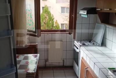 Apartament cu 3 camere semidecomandat în Micro 11