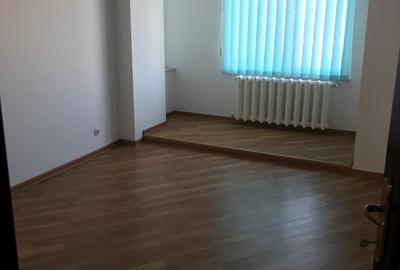 Apartament cu 4 camere în Ultracentral
