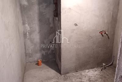 Casă cu 8 camere cu Teren 653 Mp în Central