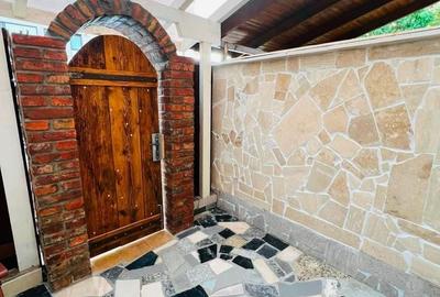 Casă cu 3 camere cu Teren 60 Mp în Central