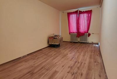 Apartament cu 4 camere decomandat în Rahova
