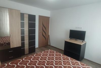 Apartament cu 3 camere decomandat în Tudor