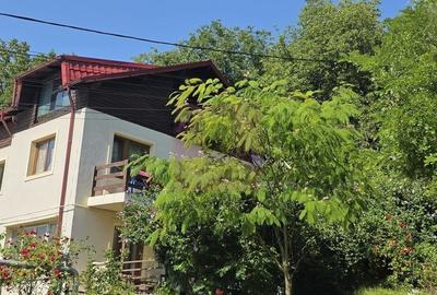 Casă cu 4 camere în Central