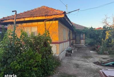 Casă cu 4 camere cu Teren 150 Mp în Năeni