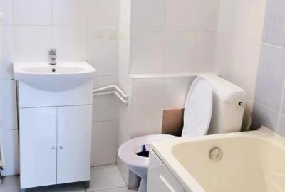 Garsonieră decomandată în Poarta 6