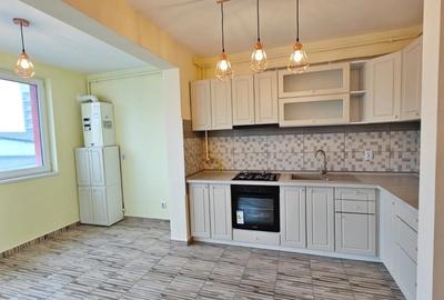 Apartament cu 3 camere semidecomandat, mobilat în Florești - 3